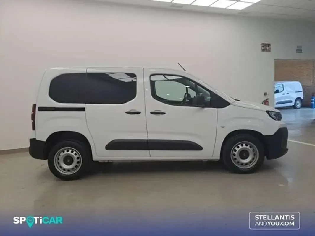 Usado Citroën Berlingo 102 CV (75 kW) 2024 Blanco Monovolumen
