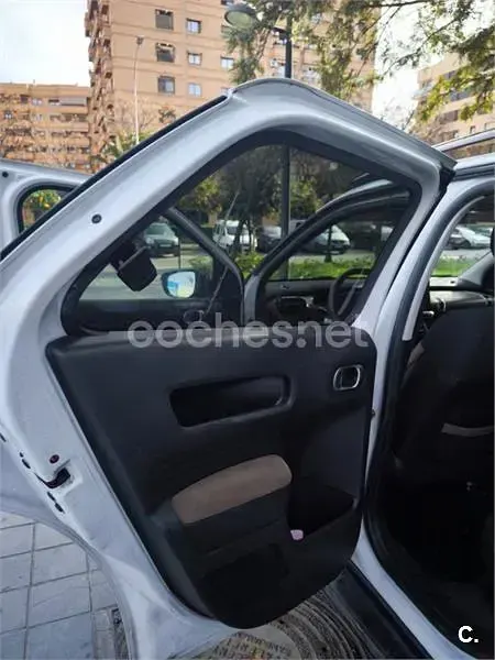 Usado Citroën C4 Shine Edition 100 HP (73 kW) 2016 Bege Sedan