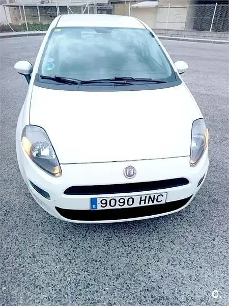 Usado Fiat Punto Pop 69 CV (50 kW) 2012 Blanco Utilitario