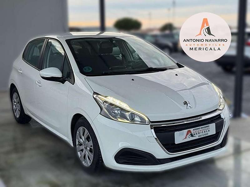 Usado Peugeot 208 Active 102 CV (75 kW) 2019 Blanco Utilitario