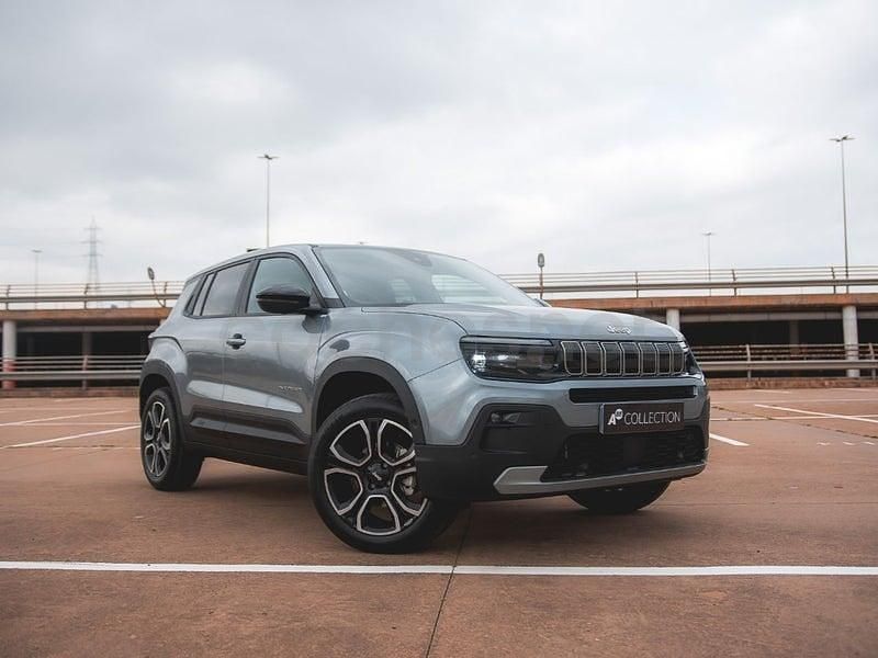 Usado Jeep Avenger Summit 100 CV (73 kW) 2025 Gris / plata SUV