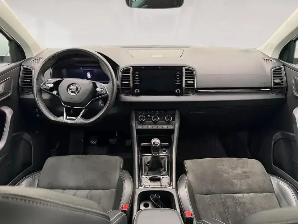 Usado Skoda Karoq Style 150 CV (110 kW) 2022 Blanco SUV