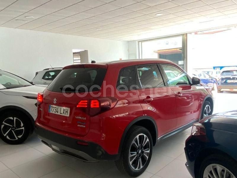 Usado Suzuki Vitara GLX 116 CV (85 kW) 2022 Granate SUV