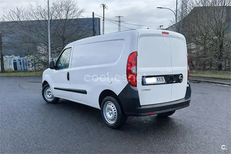 Usado Opel Combo 100 CV (73 kW) 2024 Blanco Monovolumen