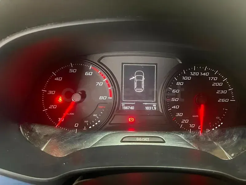 Usado Seat Leon Reference 110 CV (80 kW) 2016 Rojo Berlina