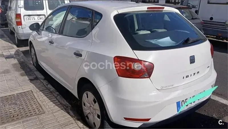 Usado Seat Ibiza Reference 90 CV (66 kW) 2016 Blanco Berlina