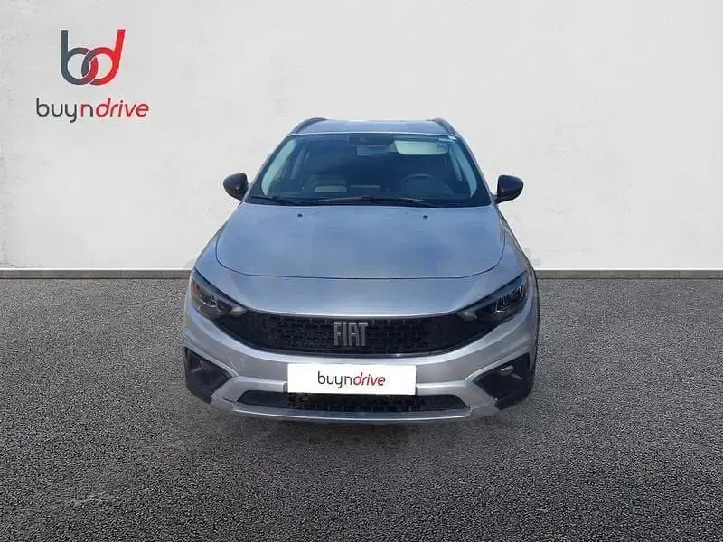 Usado Fiat Tipo Cross 101 CV (74 kW) 2022 Gris / plata Berlina