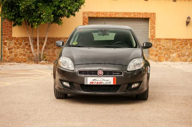 Usado Fiat Bravo Dynamic 105 CV (77 kW) 2008 Gris / plata Utilitario