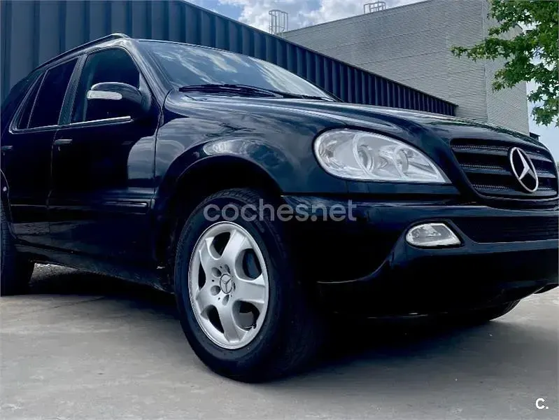 Usado Mercedes ML270 163 CV (119 kW) 2004 Negro SUV