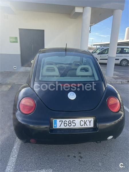 Usado VW New Beetle 115 CV (84 kW) 1999 Negro Utilitario