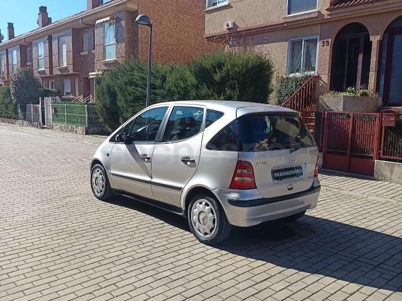 Usado Mercedes A140 Classic 82 CV (60 kW) 2004 Gris / plata Monovolumen