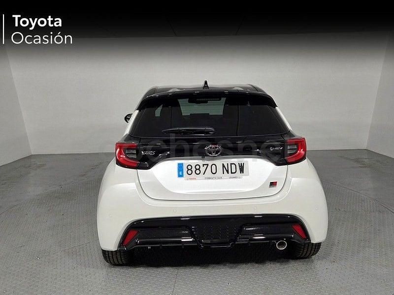 Usado Toyota Yaris Hybrid Plus 130 CV (95 kW) 2025 Blanco Berlina