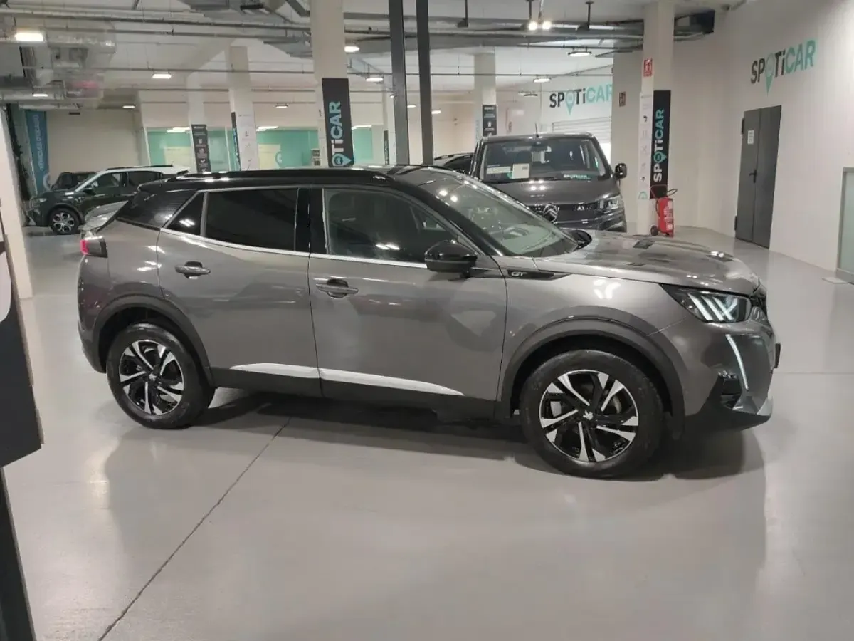 Usado Peugeot 2008 GT 131 CV (96 kW) 2022 Gris SUV