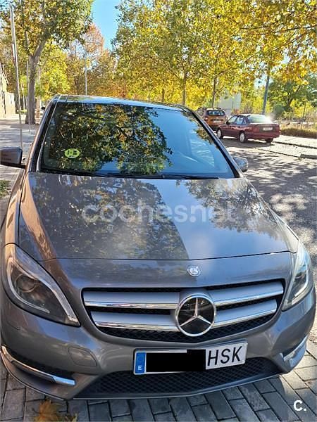 Usado Mercedes B180 109 CV (80 kW) 2013 Gris / plata Monovolumen