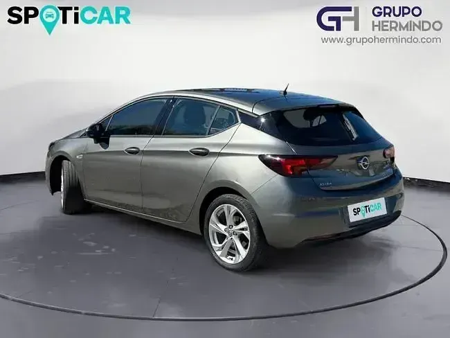 Usado Opel Astra GS Line 110 CV (80 kW) 2021 Gris Berlina