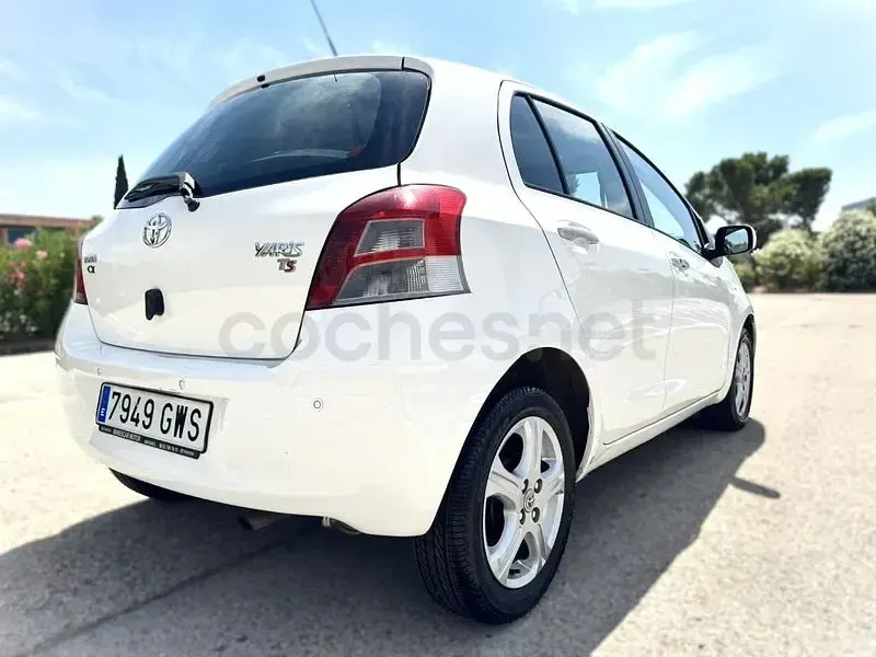 Usado Toyota Yaris 101 CV (74 kW) 2010 Blanco Utilitario