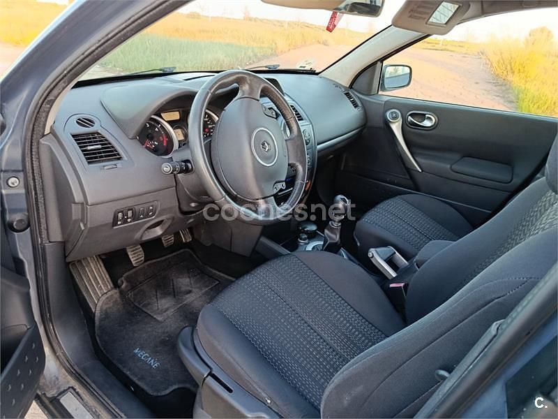 Usado Renault Mégane II Dynamique 120 CV (88 kW) 2006 Gris / plata Berlina
