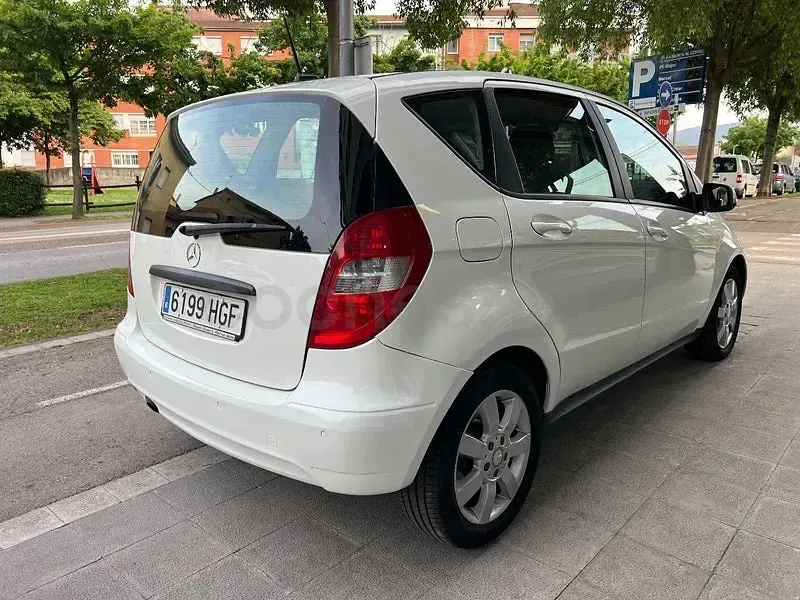 Usado Mercedes A160 95 CV (69 kW) 2011 Blanco Monovolumen