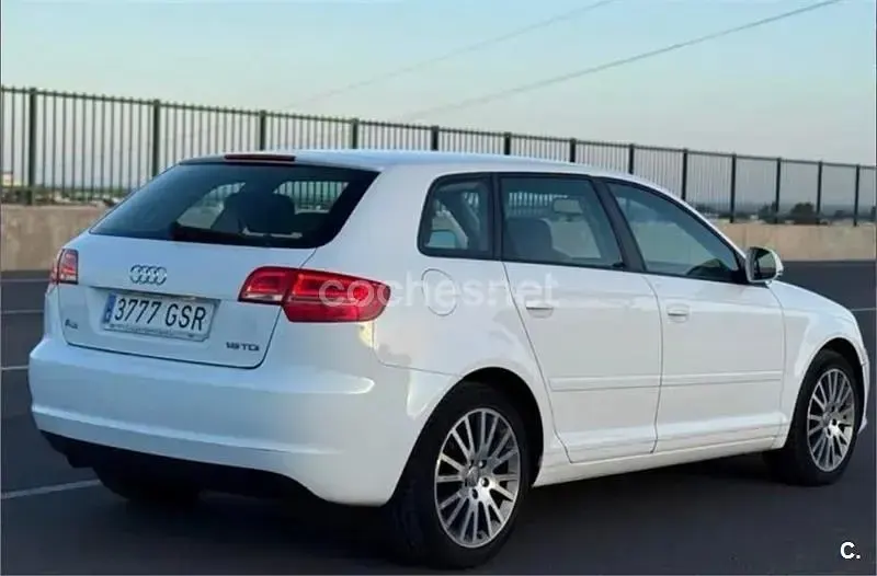 Usado Audi A3 105 CV (77 kW) 2009 Blanco Utilitario