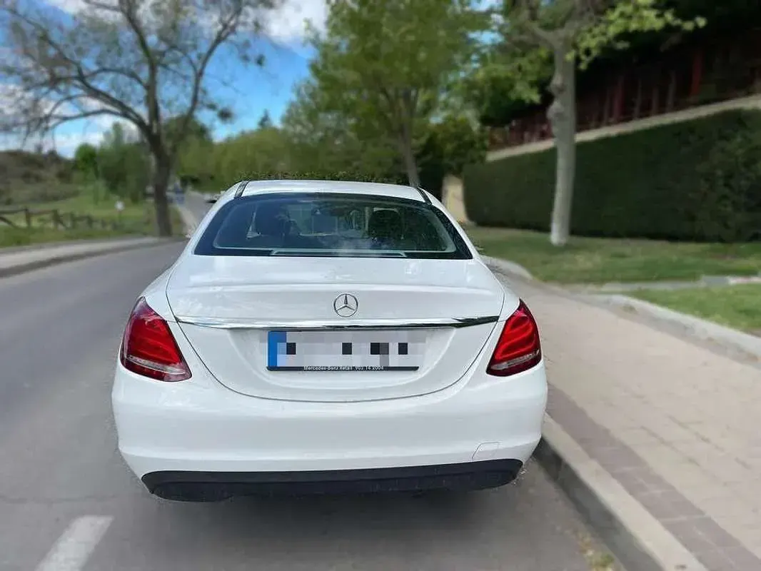 Usado Mercedes C180 AMG line 156 CV (114 kW) 2015 Blanco Familiar