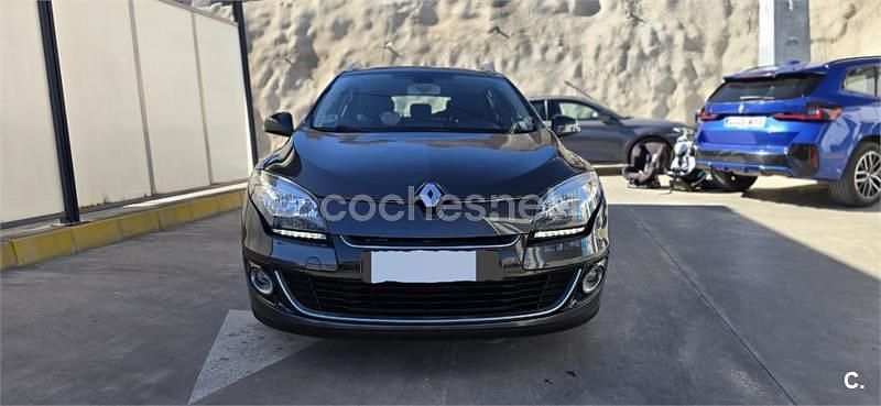 Usado Renault Mégane GrandTour Dynamique 130 CV (95 kW) 2012 Gris / plata Familiar