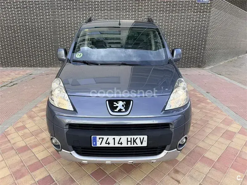 Usado Peugeot Partner Tepee Outdoor 92 CV (67 kW) 2012 Azul Monovolumen