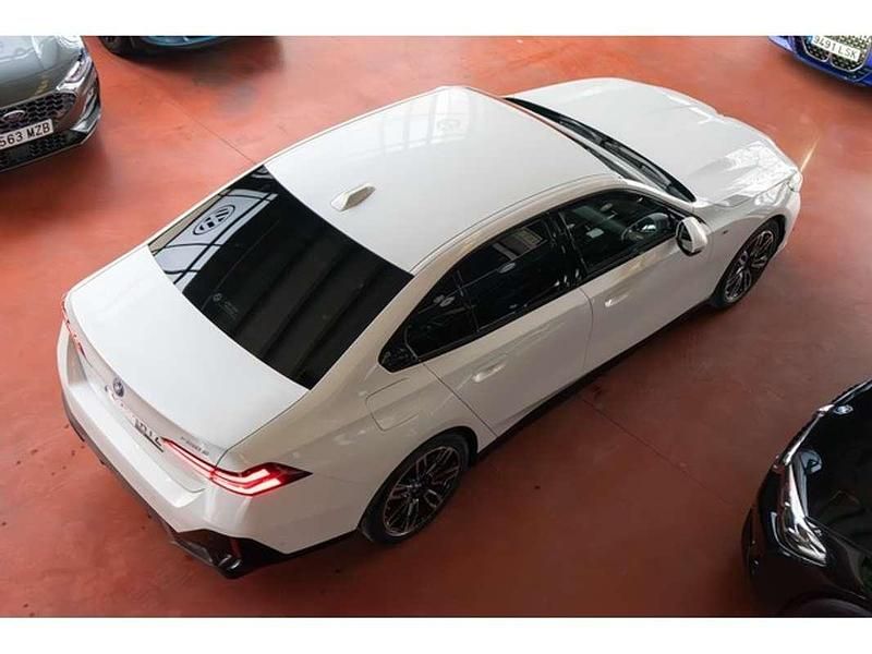 Usado BMW 530e Sport Line 299 CV (219 kW) 2025 Blanco Berlina