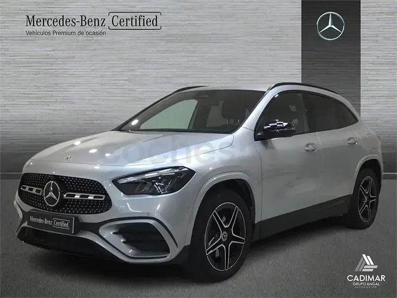 Usado Mercedes GLA250 AMG line 218 CV (160 kW) 2024 Plata hightech SUV