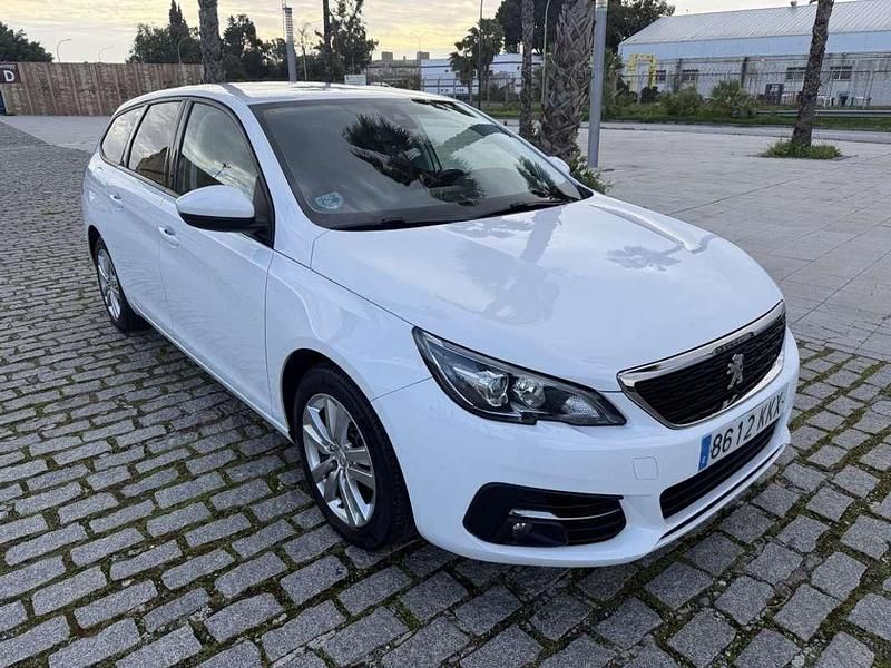 Usado Peugeot 308 SW Active 100 CV (73 kW) 2018 Blanco Familiar