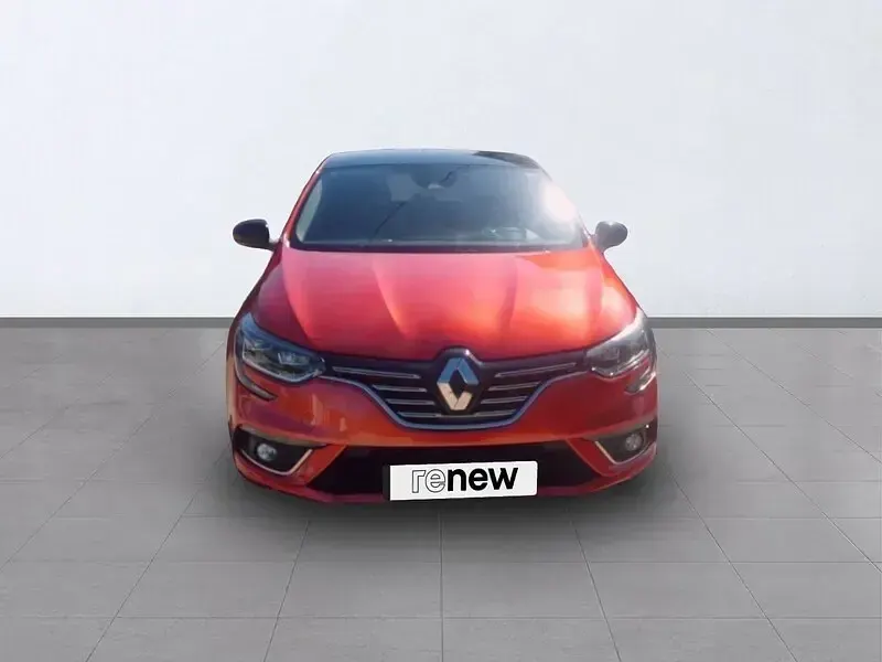 Usado Renault Mégane Bose Edition 130 CV (95 kW) 2016 Rojo Berlina