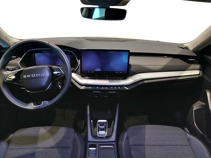 Usado Skoda Octavia Selection 150 CV (110 kW) 2025 Gris / plata Berlina