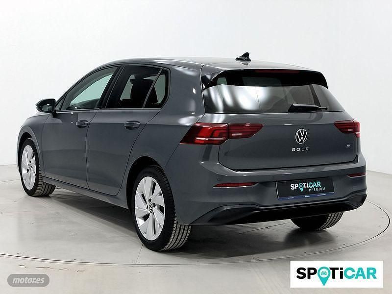 Usado VW Golf VIII 115 CV (84 kW) 2025 Gris / plata Berlina