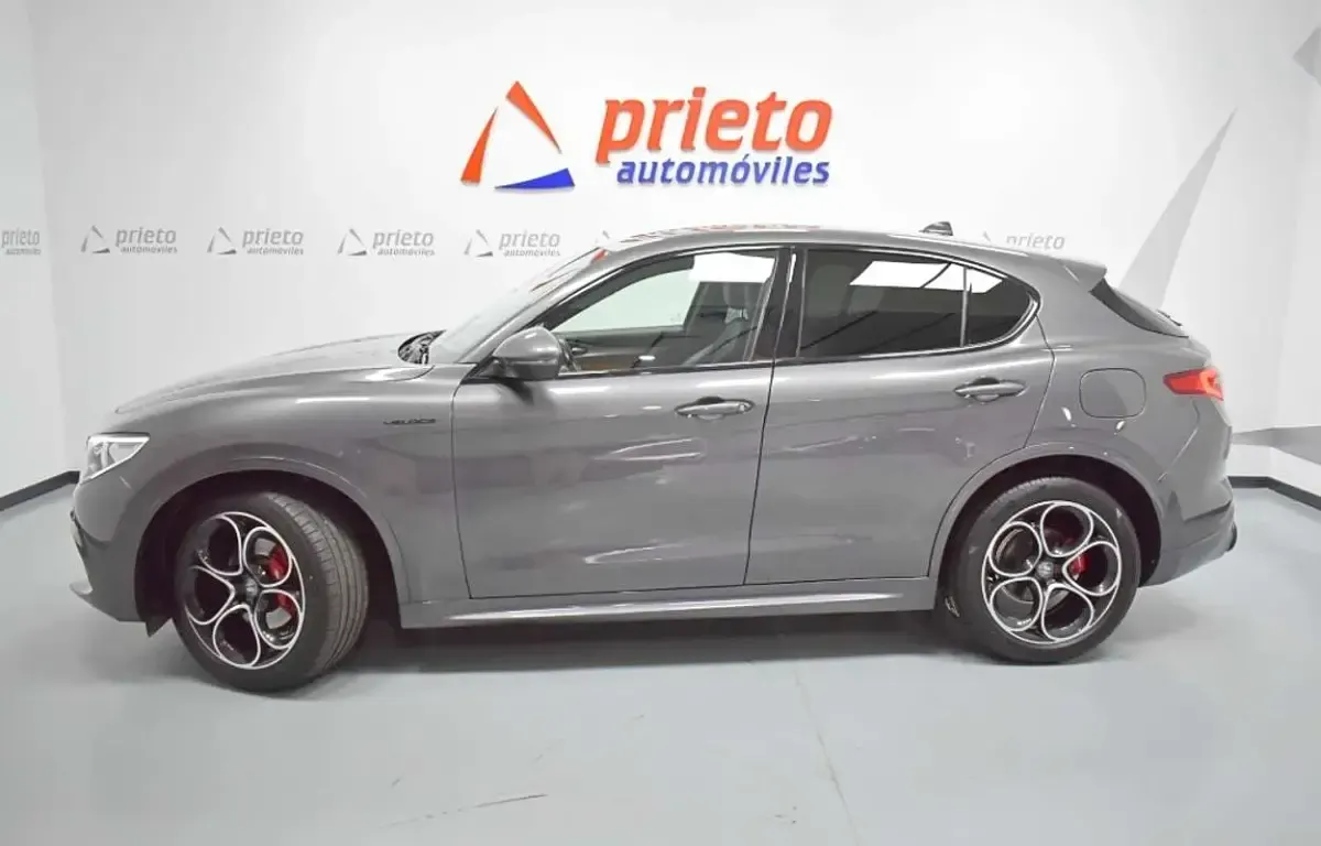 Usado Alfa Romeo Stelvio Veloce 209 CV (153 kW) 2022 Gris SUV