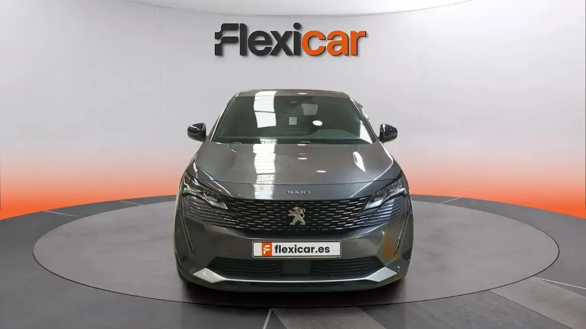 Usado Peugeot 3008 Allure 131 CV (96 kW) 2023 Gris SUV
