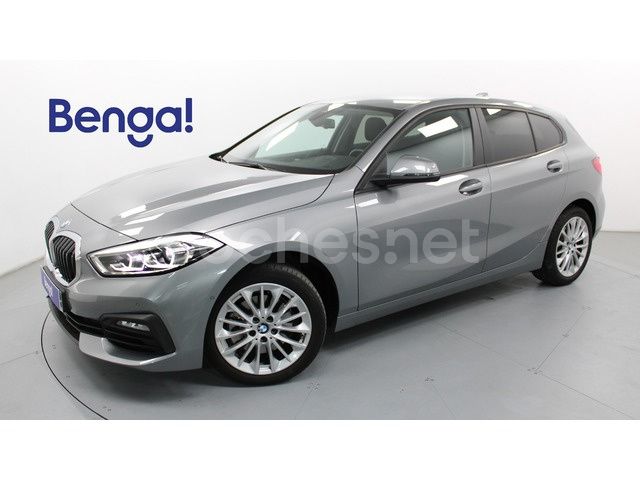 Gris / plata Usado 2023 BMW 118 Comfort Edition Utilitario | 23.490 € (Super precio) - Imagen 1/4