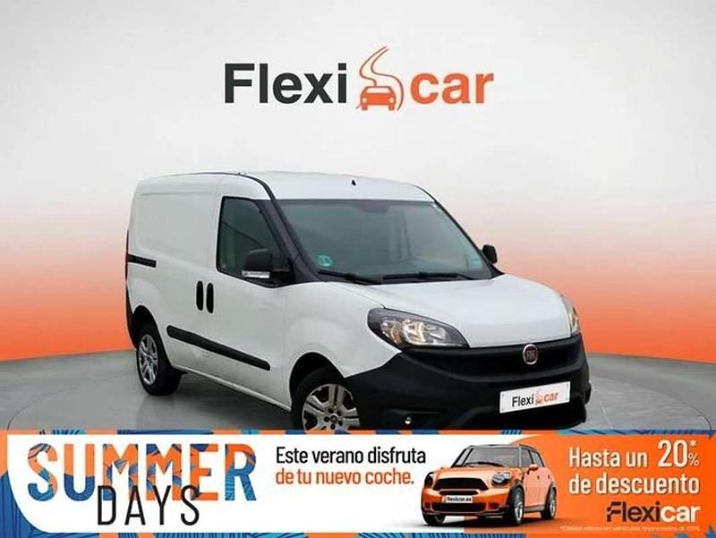 Blanco Usado 2022 Fiat Doblò Easy Plus Monovolumen | 11.940 € (Buen precio) - Imagen 1/4