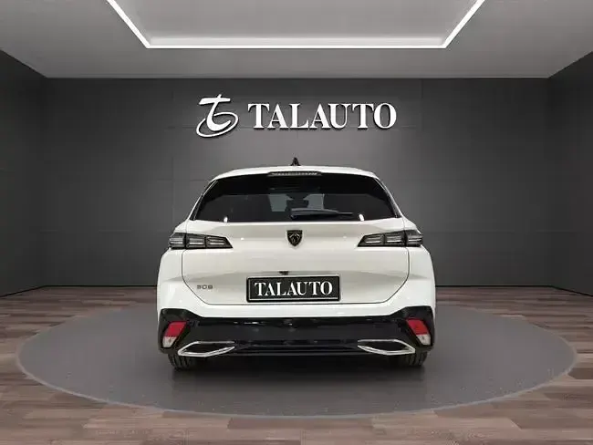 Usado Peugeot 308 Allure 130 CV (95 kW) 2023 Blanco Berlina