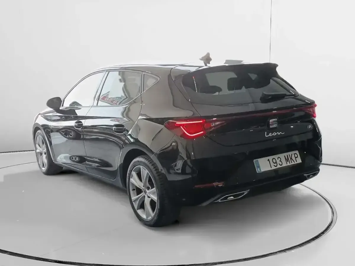 Usado Seat Leon FR 130 CV (95 kW) 2023 Negro Berlina