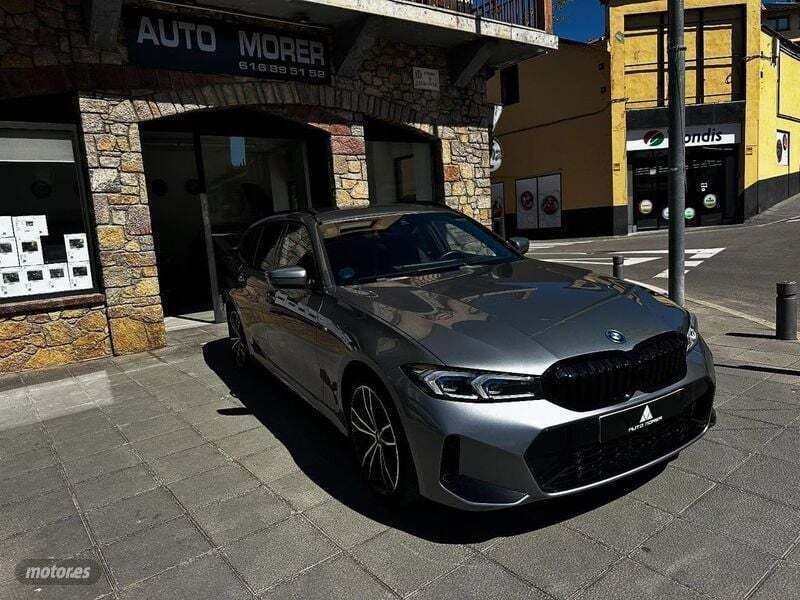 Gris Usado 2024 BMW 330e Comfort Edition Familiar | 50.500 € - Imagen 1/4