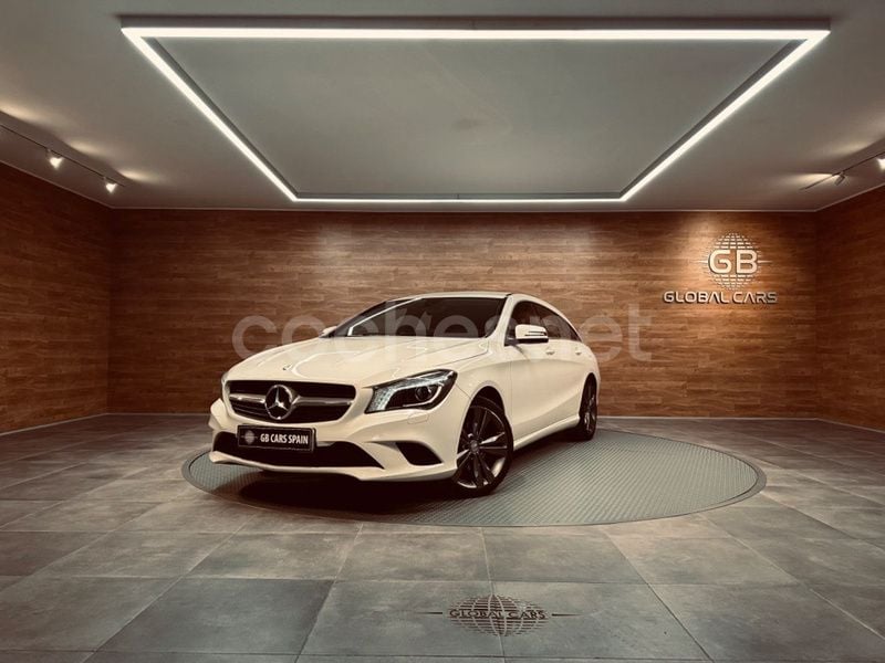 Usado Mercedes CLA220 Shooting Brake Urban 177 CV (130 kW) 2016 Blanco Familiar
