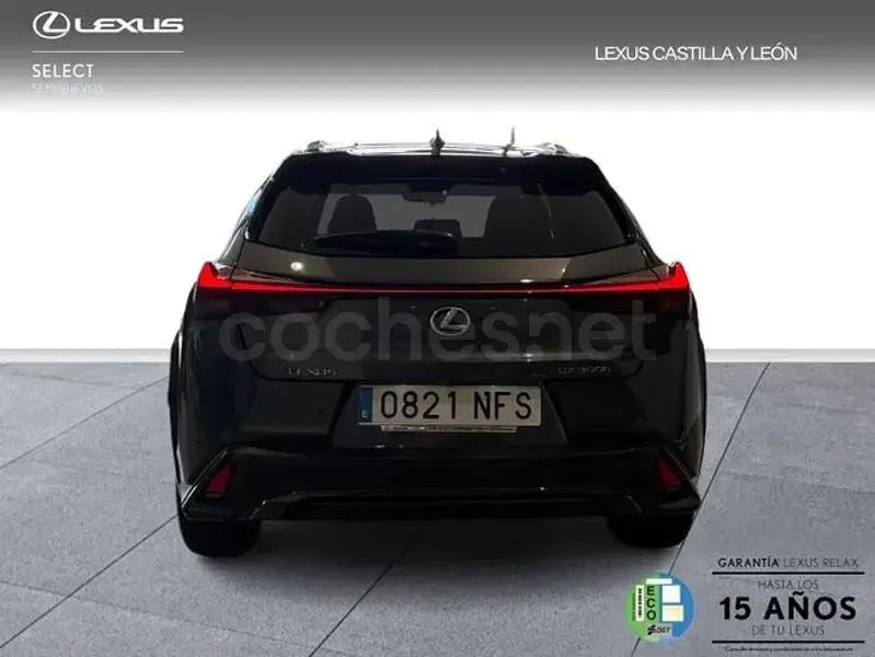 Usado Lexus UX Sport Line 199 CV (146 kW) 2025 Gris / plata SUV