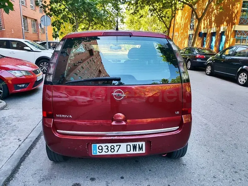 Usado Opel Meriva Cosmo 105 CV (77 kW) 2006 Granate Monovolumen