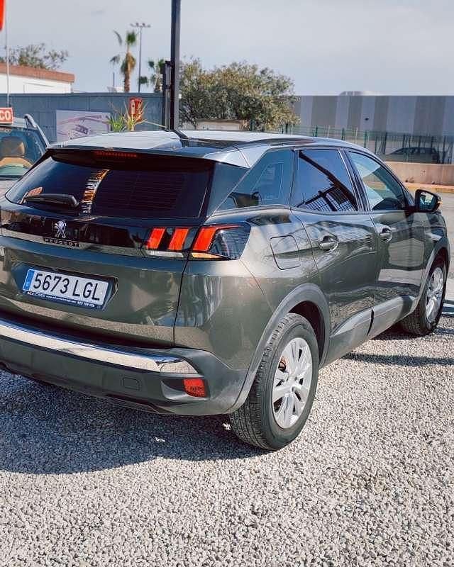 Usado Peugeot 3008 Active 131 CV (96 kW) 2020 Gris SUV