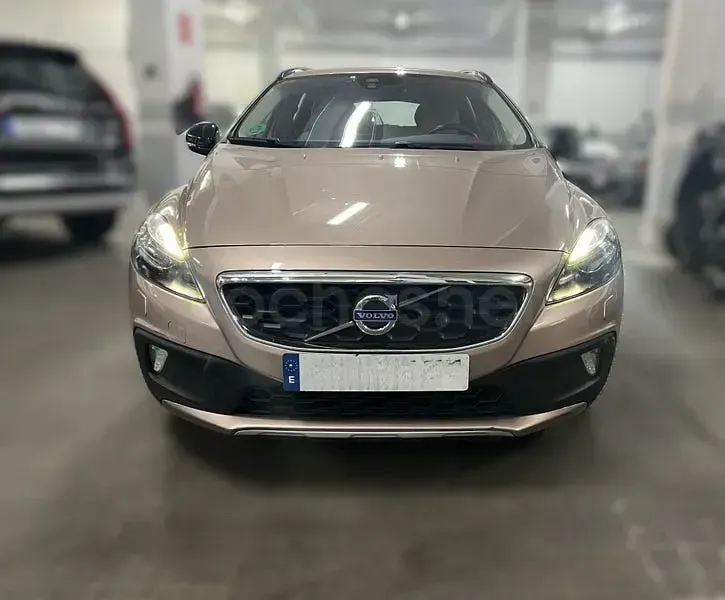 Usado Volvo V40 CC Momentum 150 CV (110 kW) 2016 Marrón Familiar