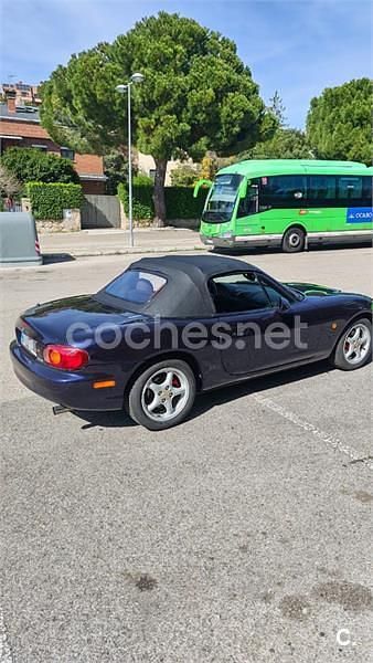 Usado Mazda MX5 90 CV (66 kW) 1999 Azul Descapotable