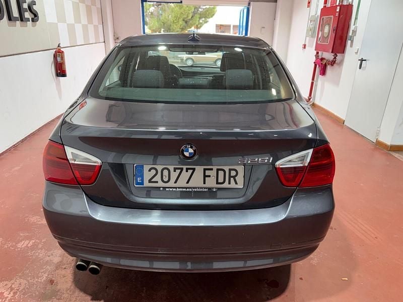 Usado BMW 325 Comfort Edition 218 CV (160 kW) 2006 Gris / plata Berlina