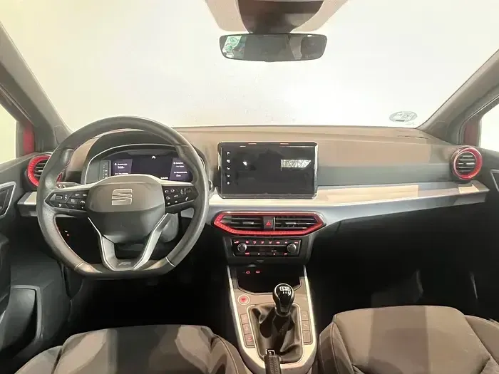 Usado Seat Arona FR 115 CV (84 kW) 2025 Rojo SUV