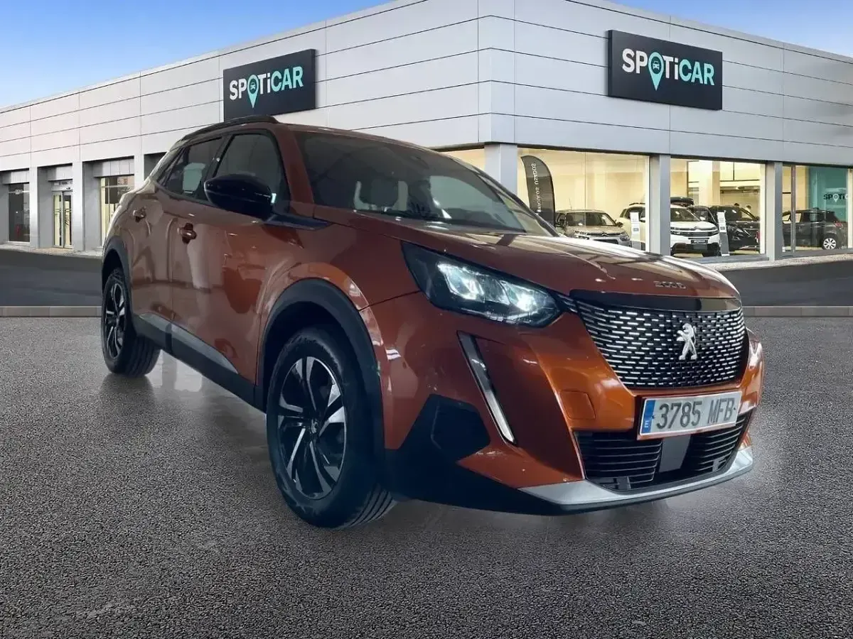 Usado Peugeot 2008 Allure 130 CV (95 kW) 2023 Naranja SUV