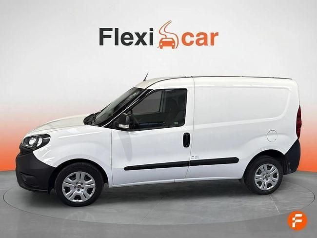Usado Fiat Doblò Easy 105 CV (77 kW) 2023 Blanco Monovolumen