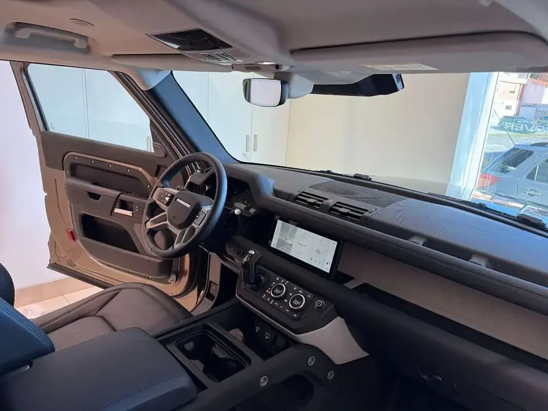 Usado Land Rover Defender S 249 CV (183 kW) 2024 Beige SUV